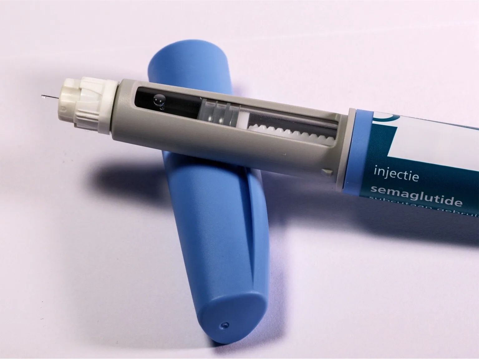 An injection pen and cap