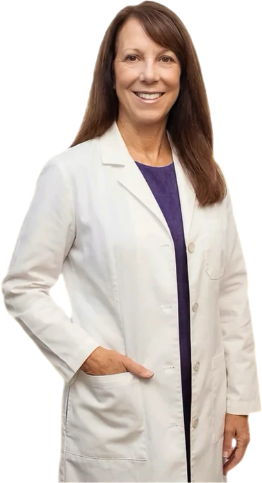 Clínica sonriente con bata blanca